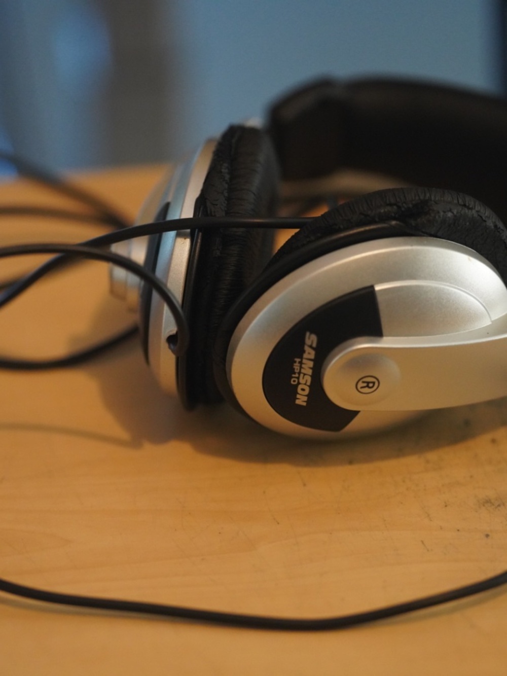 Samson HP-10 Vintage Stereo Headphones - Silver & Black Wired Studio Over-Ear